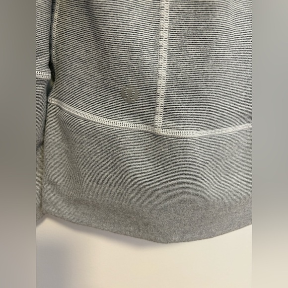 Lululemon In Stride Jacket , sz : 10 - Picture 3 of 6